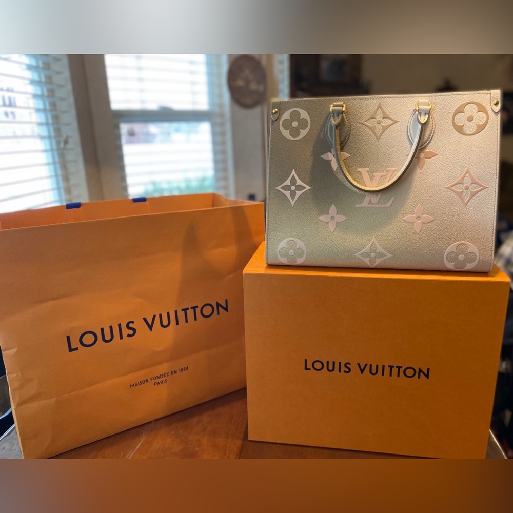 Louis Vuitton OnThe Go Tote Spring in the City Monogram Giant Canvas MM